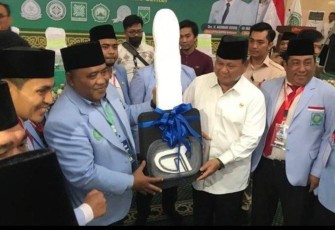 Menhan Prabowo Dianugerahi Tokoh Peduli Santri TK TPA Al Quran Oleh BKPRMI