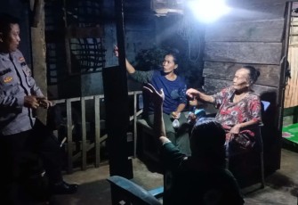 Hadir di Tengah Masyarakat, Personil Polsek Air Besi Sambangi Warga
