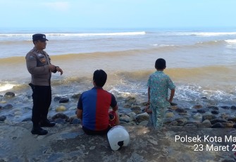 Monitoring Lokasi Wisata, Bhabinkamtibmas Sampaikan Pesan Kamtibmas 