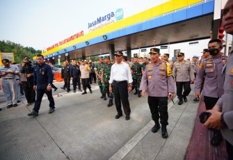 Tinjau Mudik di Jateng, Kapolri Instruksikan Mantapkan Sosialisasi Rekayasa Lalin dan Pengaturan Rest Area
