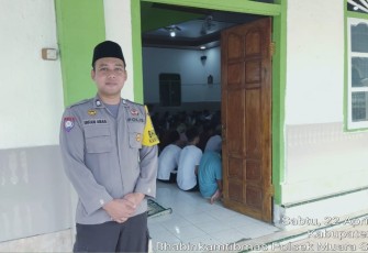 Bhabinkamtibmas Monitoring dan Pengamanan Salat Idulfitri
