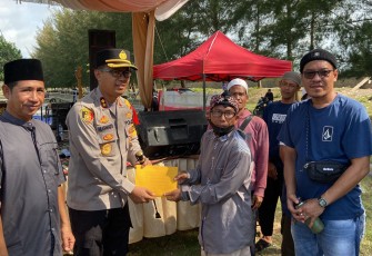 Kapores Mukomuko Berpartisipasi Dalam Wisata Amal di Pantai Abrasi Ipuh