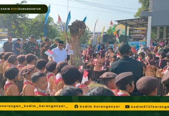 Nampak kegembiraan siswa siswi SD sambut kedatangan Bupati Karanganyar