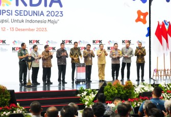 Panglima TNI Jenderal TNI Agus Subiyanto saat menghadiri acara pembukaan Peringatan Hari Antikorupsi Sedunia (HAKORDIA) Tahun 2023 di Istora Gelora Bung Karno Senayan, Jakarta, Selasa (12/12/2023).