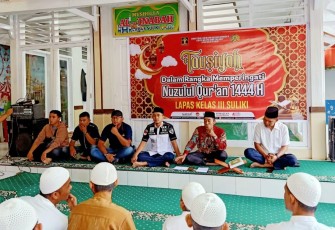 Warga binaan saat berada di Mushala Al-Inabah Lapas Kelas III Suliki.