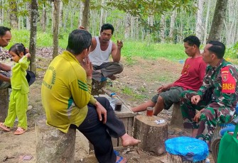 Babinsa Komsos dengan Warga Binaan