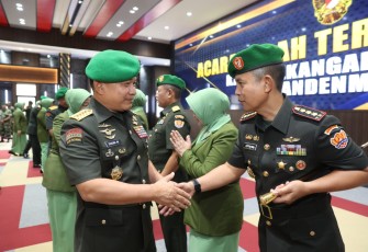 Kasad pada acara sertijab Kapusbekangad, Dirkuad, serta Dandenma Mabesad, di Aula Jenderal Besar A.H. Nasution, Mabesad, Jakarta, Jumat (28/7/2023).