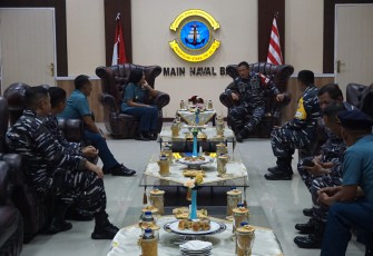 Danlantamal VI Makassar Terima Kunjungan Kerja Irkolinlamil