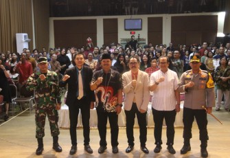 Rombongan Forkopimda tampak mengunjungi beberapa gereja. Sebelumnya rombongan juga telah meninjau pos pantau Natal dan Tahun Baru yang ada di Jalan, S Parman.