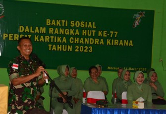 Danrem 174/ATW Bersama Ketua Persit Koorcab Rem 174 saat Baksos Mengunjungi Anak-Anak Panti Asuhan Kartini