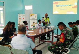 Babinsa Koramil 1710-06/Agimuga saat Hadiri Rapat Komite Keamanan Penerbangan