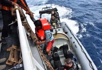 Bakamla RI saat Evakuasi Korban Kecelakaan 2 Kapal di Laut Timor
