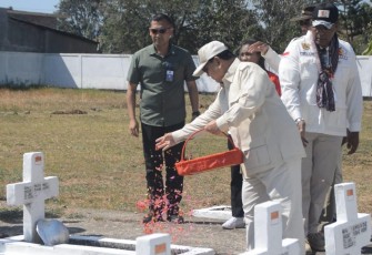 Menhan Prabowo saat Ziarah ke TMP Seroja Atambua Mengenang Pahlawan Gugur di Timor Timur