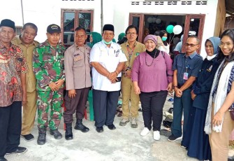 Babinsa Purwajaya saat Dampingi Tim Kedeputian II KSP Tinjau Kegiatan Posyandu