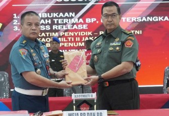 Penyerahan berkas perkara dan barang bukti yang berkaitan dengan Kasus Suap di Basarnas dengan Tersangka ABC diserahkan ke Otmilti II Jakarta.