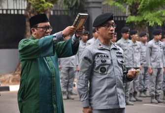 Upacara Serah Terima dan Pelantikan Jabatan yang dipimpin oleh Kepala Bakamla RI Laksdya TNI Dr. Irvansyah, S.H., M.Tr.Opsla., di lapangan Mabes Bakamla RI, Jakarta, Jumat (13/10/2023).