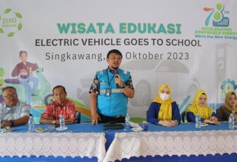 PLN Gelar EV Goes to School