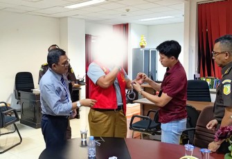 Satu tersangka saat diamankan petugas