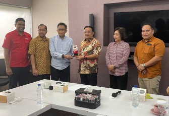 Walikota Bitung saat melakukan kunjungan ke stasiun TV One