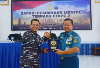 Penyerahan cindera mata