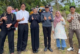 Pihak Universitas Muhammadiyah Sumatra Barat dan Pemkab Limapuluh Kota menggandeng Milenial berdarah Minang Alya Lawindo untuk mendukung dunia pelancongan Sumbar.