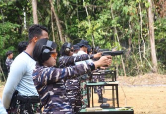 Kowal Koarmada III  Gelar Lomba Menembak dan Bongkar Pasang Senjata