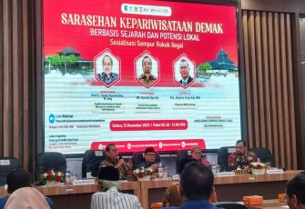 Wabup Demak KH Ali Makhsun serta para narasumber Sarasehan Kepariwisataan Demak Berbasis Sejarah dan Potensi Lokal oleh Dinas Pariwisata Kabupaten Demak Foto : Sari Jati