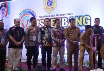 Bupati Kanjeng Raden Tumenggung H. Edimin saat membuka secara resmi Musrenbang Rencana Kerja Pemerintah Daerah (RKPD) tahun 2024 di Grandsuma blogsongo, selasa (14/03/2023).