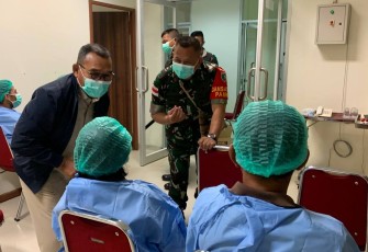 Dandim 1710/Mimika Dampingi Danrem 174/ATW Tinjau Baksos Operasi Katarak dan Bibir Sumbing