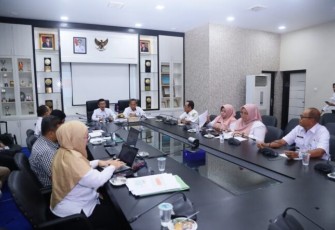 Pj Wali Kota Tanjung Pinang Hasan saat Pimpin Rakor Penyelesaian Masalah BUMD Tanjungpinang