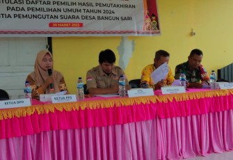 Babinsa Koramil Manuhing saaat Hadiri Kegiatan Rapat Pleno Terbuka Rekapitulasi Daftar Pemilih Hasil Pemutakhiran 