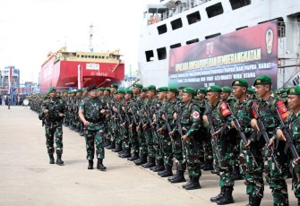 Panglima TNI saat Lepas Keberangkatan Yonif 721/Makassau dan Yonif 623/Bhakti Wira Utama Laksanakan Tugas Operasi Pamtas RI-PNG