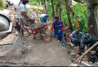 Kerja Bakti Buat Plesengan Bersama Warga Desa Binaan