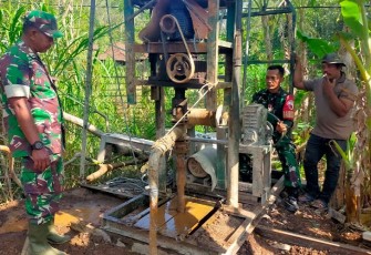 Kodim 0801/Pacitan Bantu Pembuatan Sumur Bor Untuk Warga