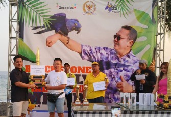 Penyerahan hadiah Free Fly Competition Piala Ketua MPR RI 2023 di Bali