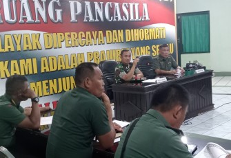 Dandim 1310/Bitung saat menggelar sidang jabatan Bintara dan tamtama