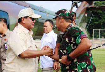 Brigjen TNI Rayen Obersyl saat menyambut kedatangan Menteri Pertahanan RI 