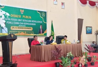 Bupati Natuna, Wan Siswandi ketika menghadiri acara Diskusi Publik dengan tema Pemantapan Peran Umat Beragama Mewujudkan Pemilu Damai dan Berkeadaban di Gedung Sri Serindit, Jalan Yos Sudarso, Kelurahan Batu Hitam Kecamatan Bunguran Timur Kabupaten Natuna. Jumat (06/10/2023).