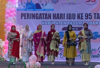 Pemerintah Kabupaten (Pemkab) Pasaman Barat (Pasbar) melalui Gabungan Organisasi Wanita (GOW) Pasbar mengadakan lomba fashion show kebaya muslimah dengan mengusung tema 'Perempuan Berdaya dan Berkarya', pada Jumat (15/12) di Aula Kantor Bupati Pasbar
