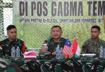 Danrem 121/Abw Brigjen TNI Luqman Arief, S.I.P., selaku Dankolakops, melakukan kunjungan kerja ke Pos Gabungan Bersama (Gabma) Indonesia - Malaysia Temajuk, Kabupaten Sambas, Kalimantan Barat, Sabtu (30/12/2023)