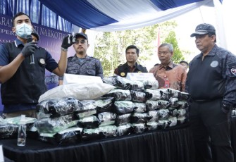 BNN RI saat melakukan pemusnahan barang bukti narkotika di Lapangan Tembak Tohpati Polda Bali, pada Jumat (23/6).