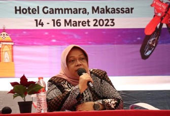 Direktur Pengelolaan Logistik dan Peralatan BNPB Nadhira Seha Nur pada Rapat Koordinasi Perencanaan dan Inventarisasi Kebutuhan Logistik dan Peralatan di Kota Makassar, Sulawesi Selatan, Rabu (15/3).