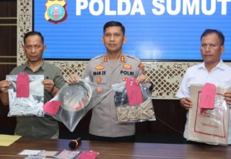 Kapolres Tapsel, AKBP Imam Zamroni, SIK, MH, saat konferensi pers didampingi Kasat Resnarkoba, AKP S Sagala, SH, dan KBO, Ipda TP Saragih, SH, pada Selasa (8/8/2023) pagi