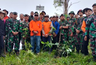  Penanaman dipimpin oleh Pangdiv 2 Kostrad Mayjen TNI Haryanto dan Danrem 081/DSJ Kolonel Inf H. Sugiyono