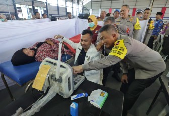 Polda Jatim Gelar Baksos dan Bakkes di Sampang Madura