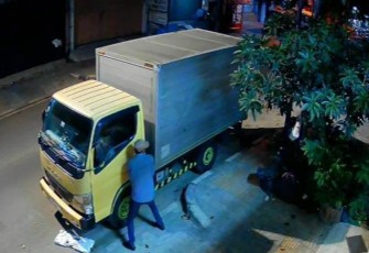 Pencurian Mobil Box terpantau CCTV