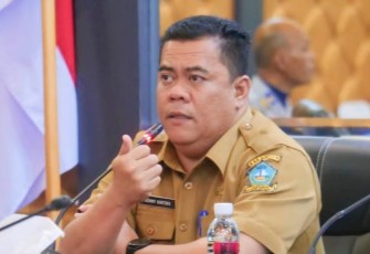 Sekda Kabupaten Bintan, Ronny Kartika saat memimpin rapat koordinasi pelaksanaan Peringatan Malam Tahun Baru 1 Muharram 1445 H di Ruang Rapat 2 Kantor Bupati Bintan, Senin (17/7) pagi. 