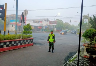 Jajaran Kodim Ngawi saat Lakukan Pengamanan Route Kunker Presiden Jokowi