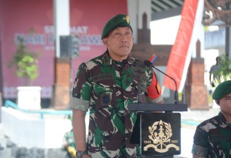 Gubernur Akademi Militer, Mayjen TNI R. Sidharta Wisnu Graha, S.E., memimpin Upacara Pembukaan Latihan Praja Bakti Taruna Akademi Militer Tingkat II/Sertar TP 2023/2024 di Alun-Alun Kabupaten Boyolali pada Senin (20/11/2023)