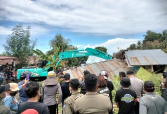 Foto lokasi saat pelaksanaan eksekusi lahan milik keluarga dr. Batuna